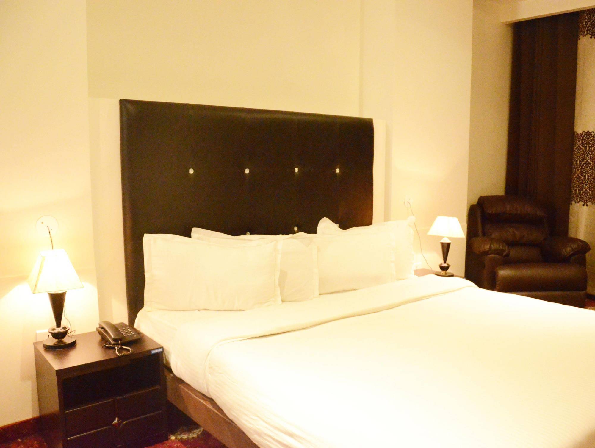 Fabhotel Prudent Amritsar Exterior foto