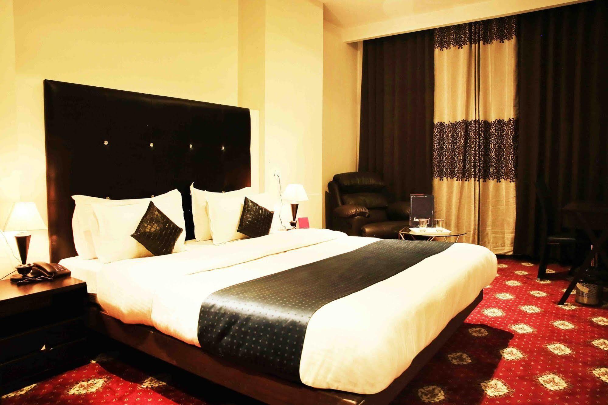 Fabhotel Prudent Amritsar Exterior foto